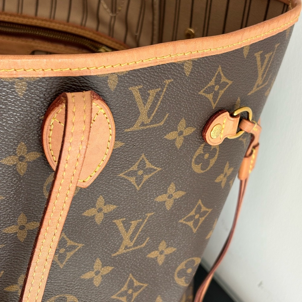 Louis Vuitton Monogram Neverfull MM - Picture 11 of 16